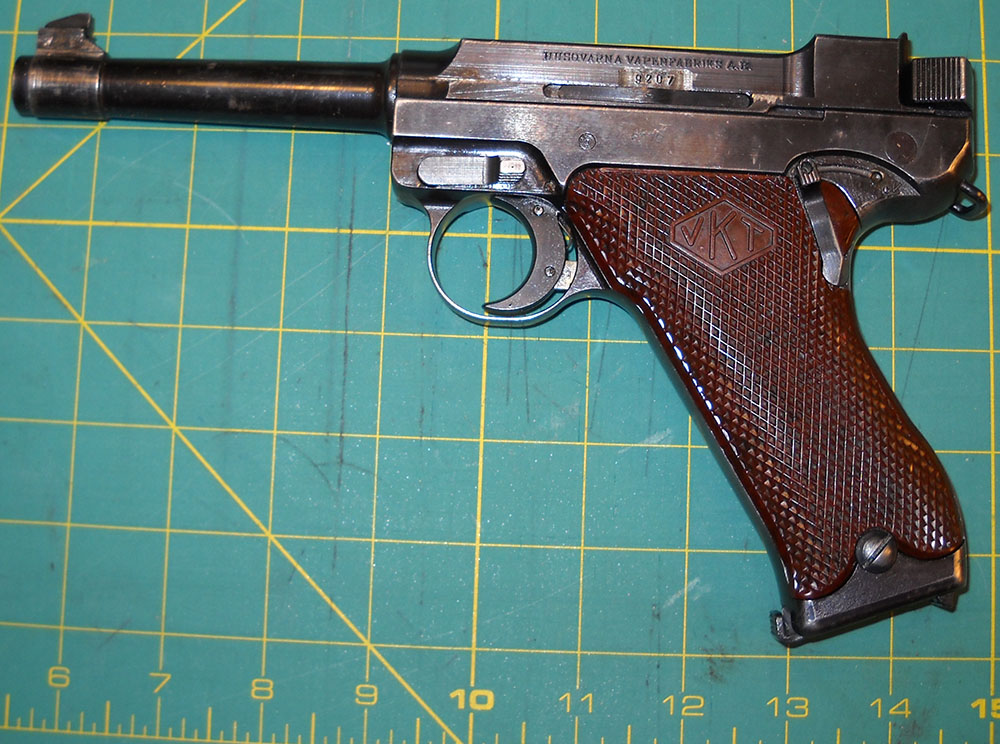 L-35 pistol with Husqvarna m/40 upper receiver, left side